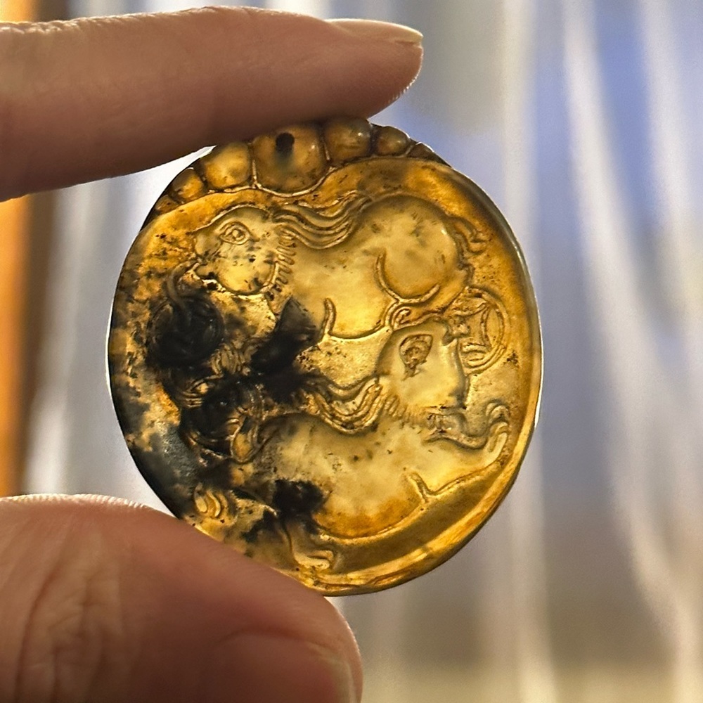 Vintage good Fortune amulet/pendant rabbit hand engraved quality jade/ jadeite